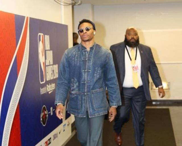 再通过前场 再通过前场